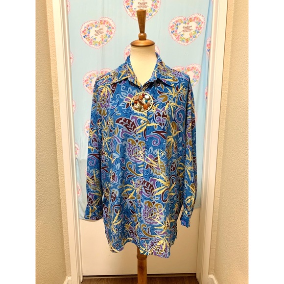 🌈 Beautiful Vintage Art button top - Picture 2 of 7